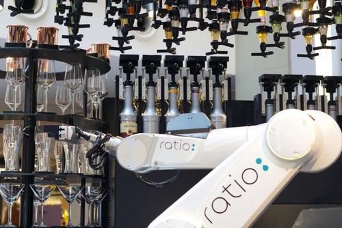 韓國(guó)現(xiàn)首家機(jī)器人咖啡館,人工智能將來會(huì)取代人類嗎？